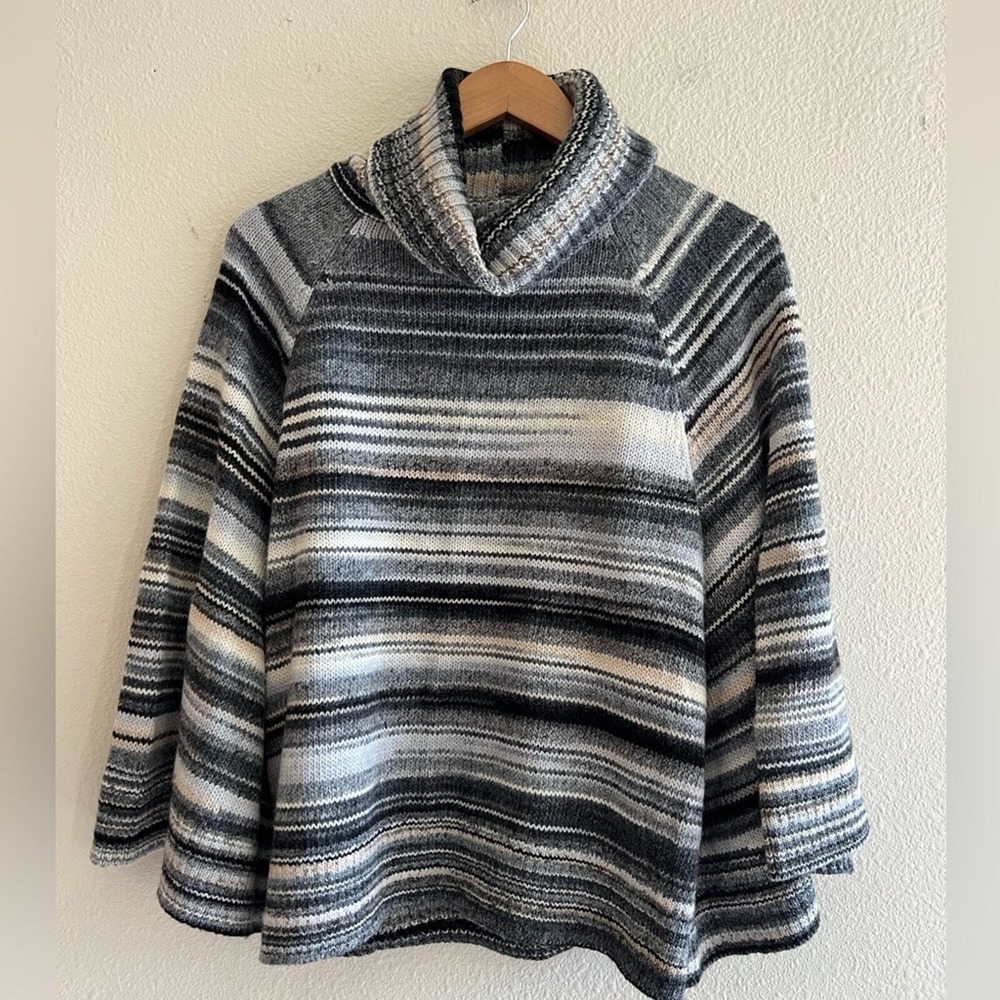 Trina Turk Orpheum Wool Blend Cape Sweater Turtleneck Small Boho Cozy Hippie